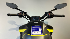 Ducati Diavel V4 - Dark Stealth Yellow (25MY)